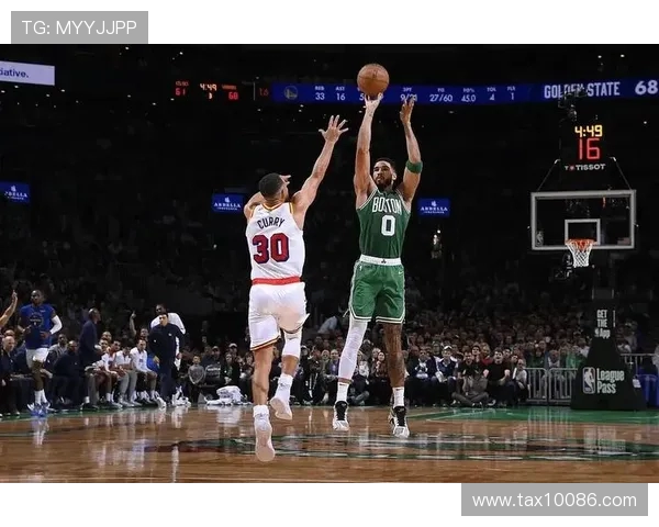 勇士队与凯尔特人总决赛巅峰对决回顾及精彩瞬间分析