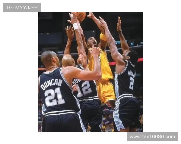 科比与库里巅峰对决的经典之战回顾与精彩瞬间解析