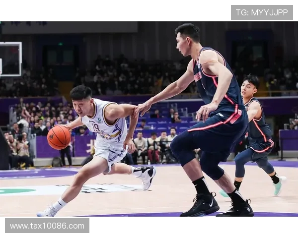 贾诚的奋斗之路与人生哲学探索：从平凡到卓越的成长故事